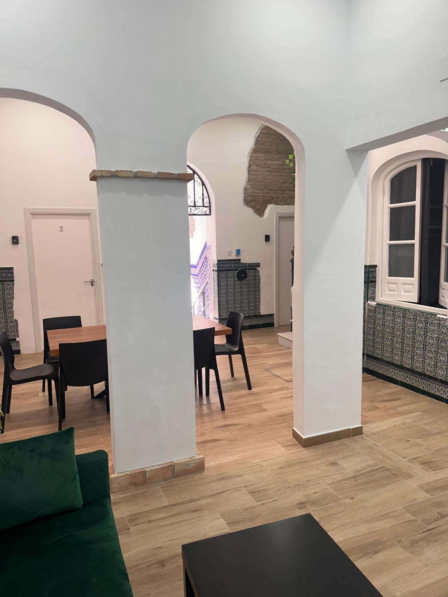 Hostal Triana Riverside *