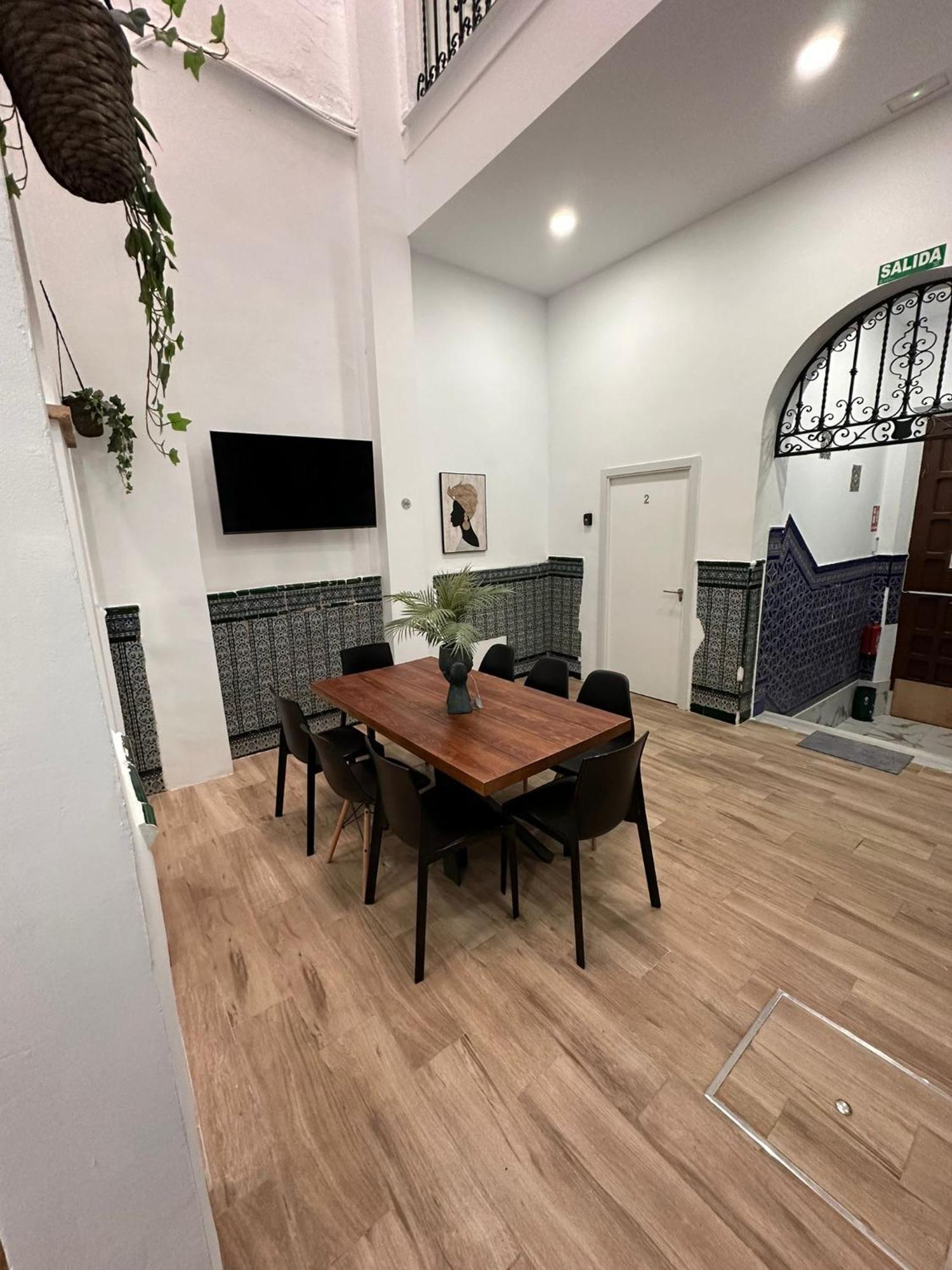 Hostal Triana Riverside *